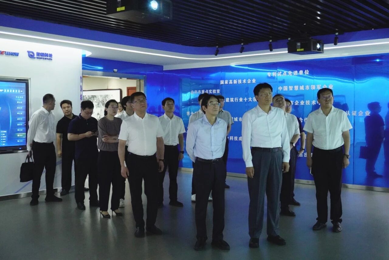 南昌市委副书记、市长高世文调研黄金城集团—以AI赋能韧性城市建设情况